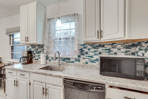 7 Mi to Downtown Minneapolis: Home w/ Fire Pit!