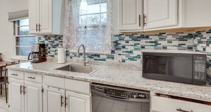 7 Mi to Downtown Minneapolis: Home w/ Fire Pit!