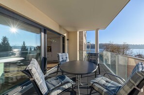 Outdoor dining - Vacation apartment Wasserlilie with large balcony (Malchow)