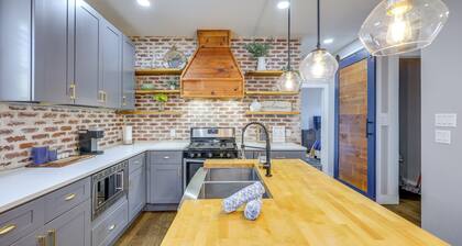 ~ 2 Mi to Dtwn San Antonio: Comfy Home w/ Yard!