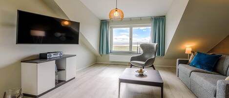 Una televisión, un reproductor estéreo