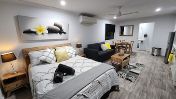 Luxury Cabin | Iron/ironing board, free WiFi