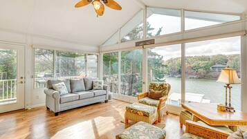 House (4 Bedrooms) | Front of property