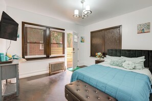 Apartment (0 Bedroom) | Interior - 1 Mi to Train Station: Quiet Apartment in Newark (Newark)