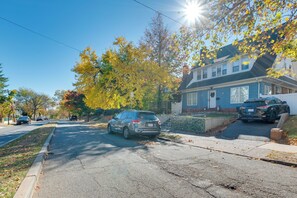 Apartment (0 Bedroom) | Interior - 1 Mi to Train Station: Quiet Apartment in Newark (Newark)