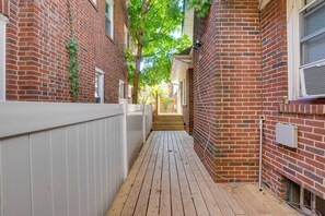 Apartment (0 Bedroom) | Interior - 1 Mi to Train Station: Quiet Apartment in Newark (Newark)