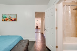 Apartment (0 Bedroom) | Interior - 1 Mi to Train Station: Quiet Apartment in Newark (Newark)