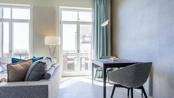 Een televisie en een stereo