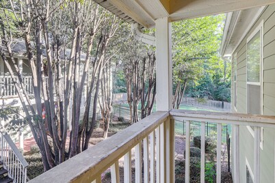 1 Block to The Square: Oxford Condo!