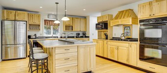 2 Mi to Winnipesaukee Shores: Gunstock Retreat