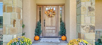 4 ไมล์ไปยังดาวน์ทาวน์: บ้านพร้อมสระว่ายน้ำในสตีเฟนวิลล์!