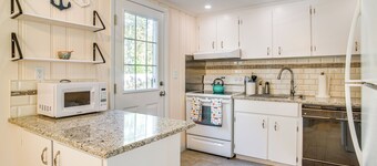 Bike to Private Beach: Cape Cod Escape w/ Sunroom