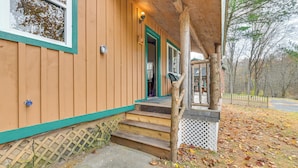 A wooden building with a porch, steps, and a lattice fence. - 2 Mi to Lake Champlain: Cabin w/ River Access! (Peru)