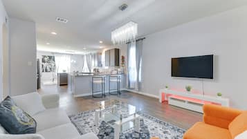 House (4 Bedrooms) | Front of property