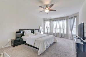 House (4 Bedrooms) | Interior - Fenced Yard & Gas Grill: Spacious Home in Richmond (Richmond)