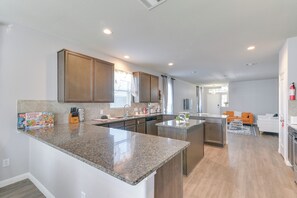 Ev (4 Bedrooms) | İç mekân