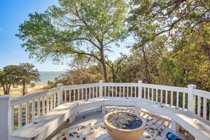 A wooden deck with a white railing, a large planter, and a view of the beach and ocean. - 300 Feet to Lake Texoma: Modern Home w/ Deck! (Kingston)