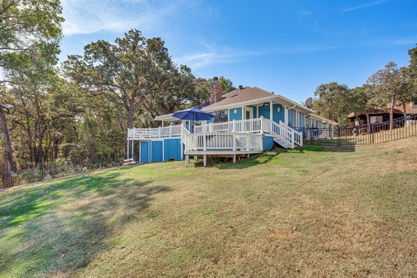 House (3 Bedrooms) | Interior - 300 Feet to Lake Texoma: Modern Home w/ Deck! (Kingston)