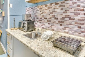 Apartment (0 Bedroom) | Interior - Centrally Located North Little Rock Studio w/ Yard (North Little Rock)