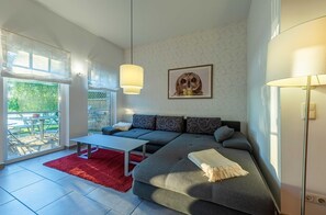 TV, fireplace, stereo - Vacation apartment "Schwan" with large terrace in Jabel an der Müritz (Jabel)