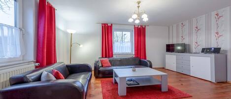 TV, fireplace, stereo