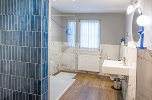 Shower, hair dryer, towels - Charming retreat in the middle of nature - Rohrdommel vacation apartment (Jabel)