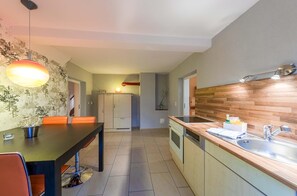 Fridge, microwave, oven, stovetop - Charming retreat in the middle of nature - Rohrdommel vacation apartment (Jabel)