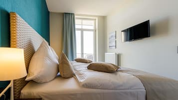 1 dormitori, planxa i posts de planxar, Internet i roba de llit