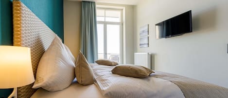 1 bedroom, iron/ironing board, internet, bed sheets