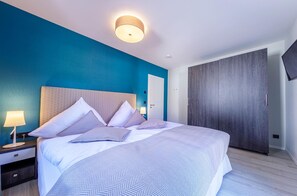 1 habitación, tabla de planchar con plancha, wifi gratis y ropa de cama