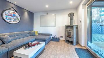 Fernseher, Kamin, Stereoanlage