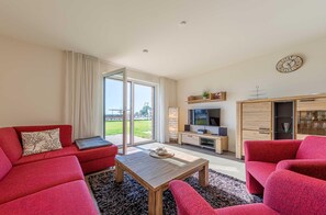 TV, fireplace, stereo