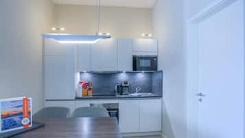 Frigorífic, microones, forn i placa de cuina