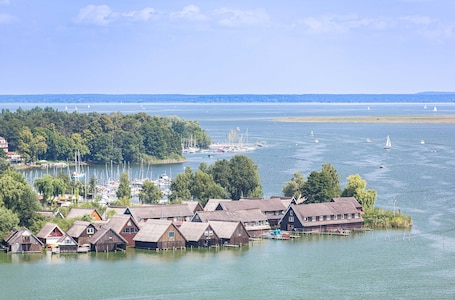 Marina. Merlin Ausguck - Holiday apartment with balcony on the Müritz