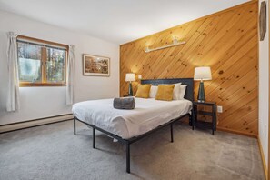 3 bedrooms, desk, WiFi, bed sheets - Mountain View 3-BR Cavendish Lodge (Cavendish)