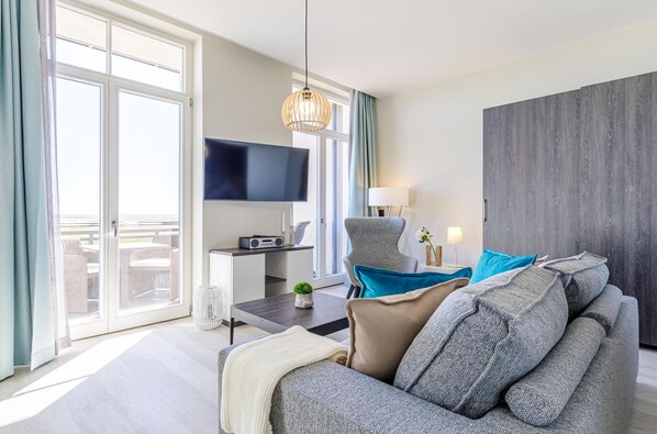 Una televisión, un reproductor estéreo