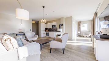 TV, fireplace, stereo