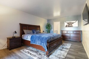 1 bedroom, desk, iron/ironing board, WiFi
