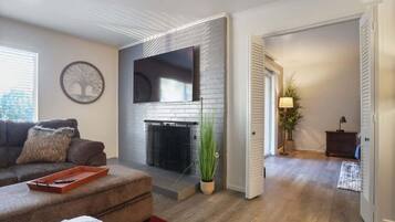 Télévision, livres, espaces bureaux