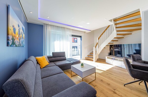 TV, stereo - Modern vacation apartment SeeGlück in the island town of Malchow (Malchow)