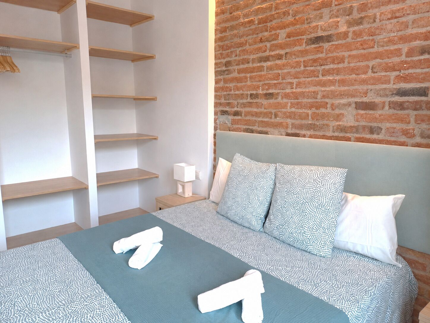 2 bedrooms, iron/ironing board, WiFi