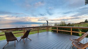 Terrace/patio - Water Edge Coast-Guard Cottage-Panorama View- (Port Angeles)
