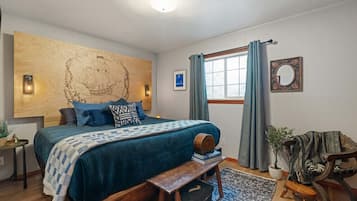 3 bedrooms, iron/ironing board, travel cot, WiFi