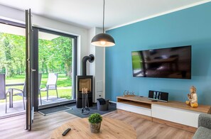 TV, fireplace, stereo - Vacation apartment Zuversicht on Lake Krakow (Krakow am See)