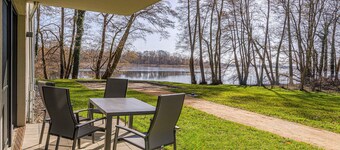 Namaste - Stylish 5-star vacation apartment with terrace directly on Lake Krakow