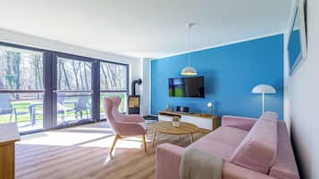 TV, fireplace, stereo