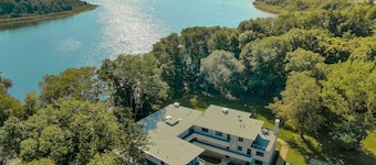 5 star vacation apartment "Waldameise" with terrace in Krakower am See