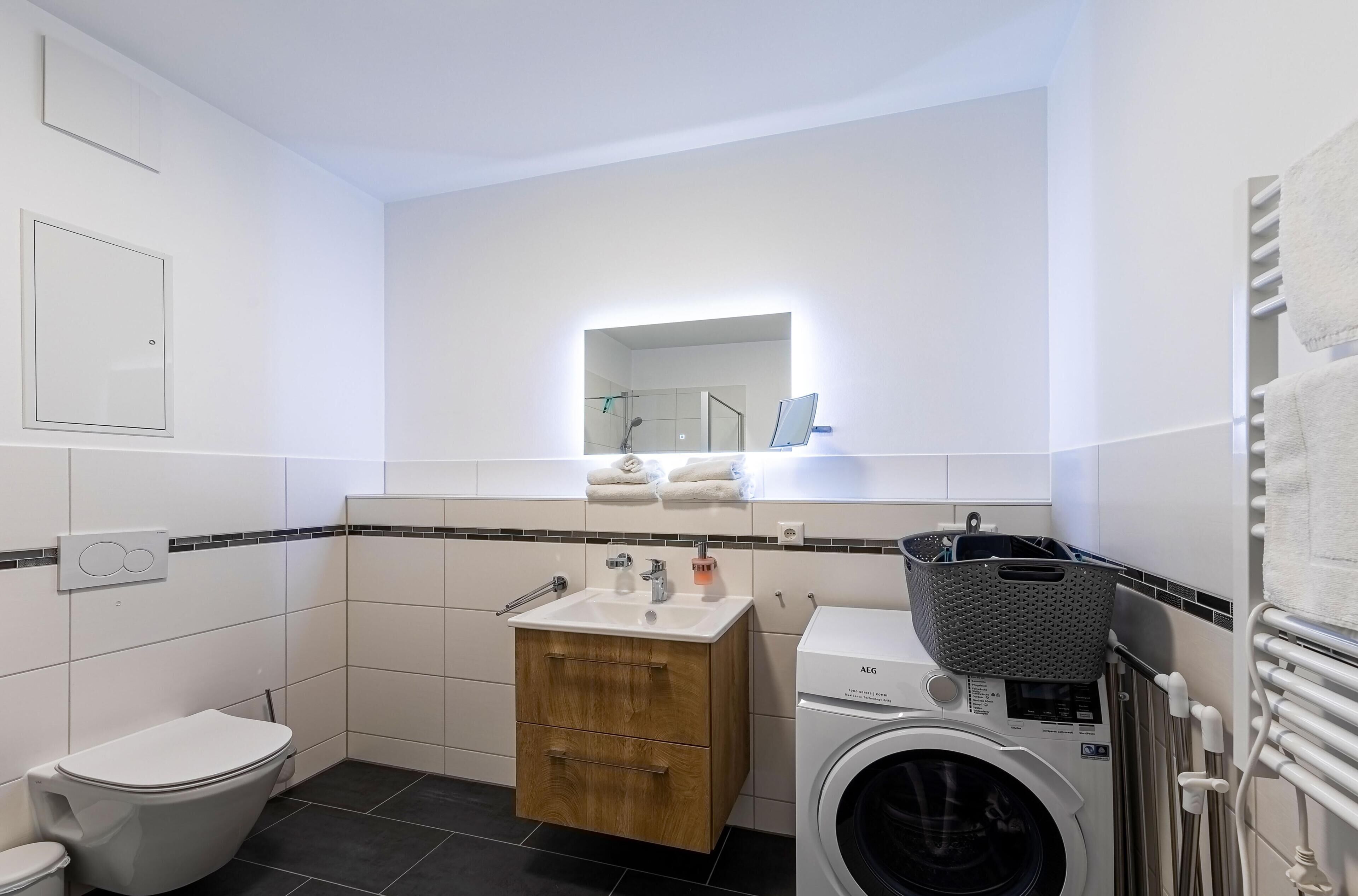 Dusche, Haartrockner, Handtücher