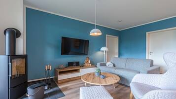 Fernseher, Kamin, Stereoanlage