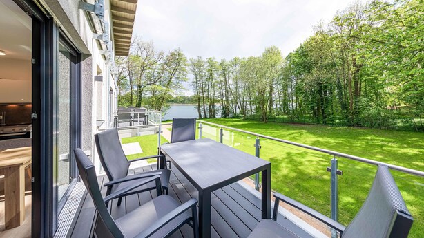 Outdoor dining - Vacation apartment "Silberreiher" with balcony in Krakow am See (Krakow am See)